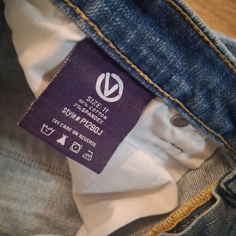 Vigoss Light Wash Flare Leg Jeans 11 - Picture 5 of 7